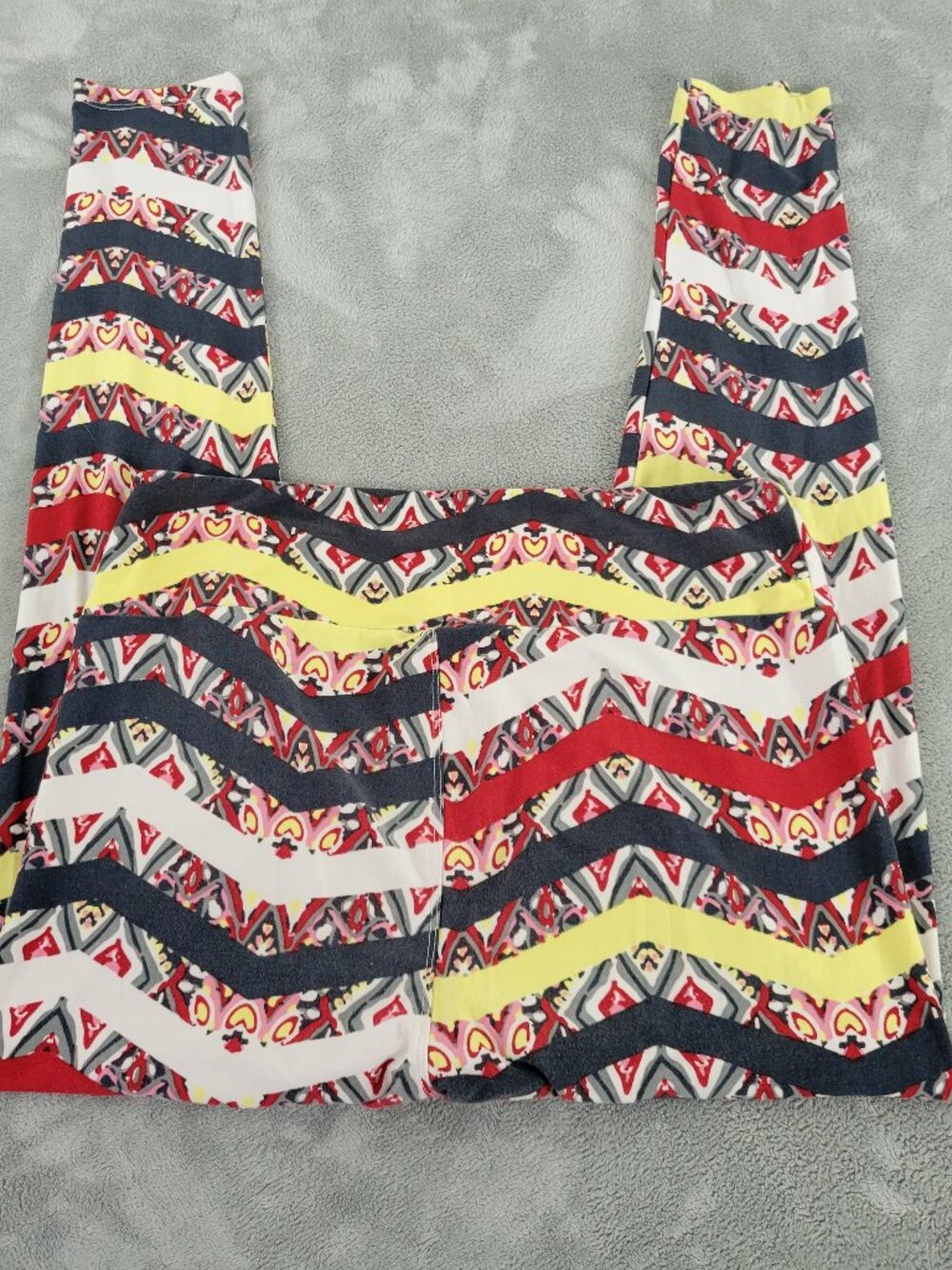 LuLaRoe TC Leggings Tall Curvy Chevron Zig Zag Paisley Black Red Yoga GEO29E